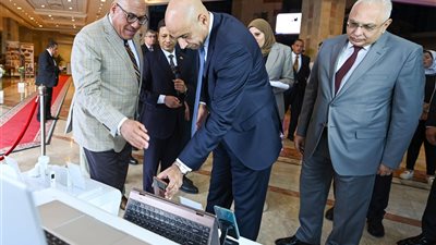 وزير التعليم ورئيس الهيئة العربية للتصنيع يبحثان تعزيز التعاون في مجالات التعليم التفاعلي والذكاء الاصطناعي 