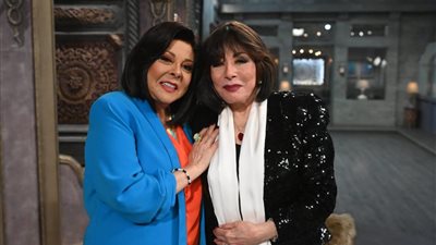 لبنى عبد العزيز تعود بذكريات 