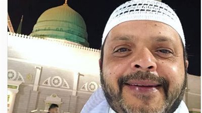 هنيدي يحتفل بالمولد النبوي الشريف من الروضة الشريفة