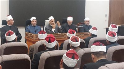 رئيس القطاع الديني يعقد اجتماعًا موسعًا مع مديري المديريات لبحث الأنشطة الدعوية