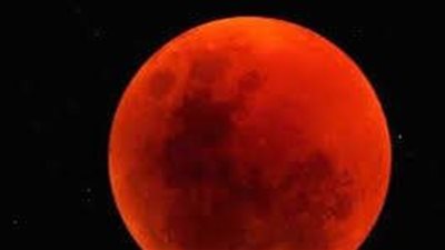 5 ساعات و27 دقيقة من الظلال.. مصر تشهد «قمر الدم» في أطول خسوف قمري