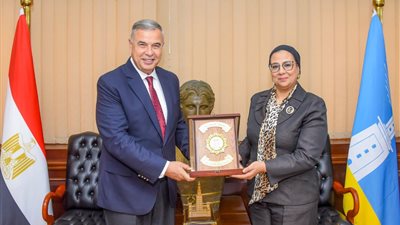 الفريق أحمد خالد محافظ الإسكندرية يلتقي ممثلي المجلس القومي للمرأة