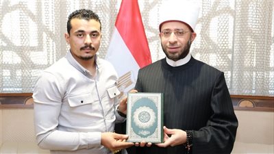 وزير الأوقاف يستقبل نجل الشهيد خالد عبد العال