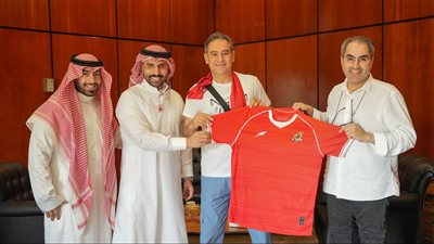 نادى الوحدة السعودى يكرم خالد جلال
