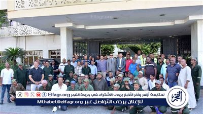 صور.. محافظ الأقصر يكرم عمال النظافة والاحياء تقديرًا لجهودهم في إنجاح زياره ملك اسبانيا