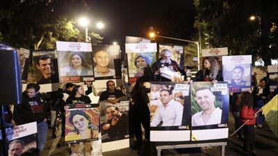 عائلات المحتجزين: نتنياهو يفضل الحرب على إعادة أبنائنا ويستخدمهم كدروع بشرية
