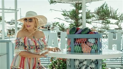 إطلالة شبابية.. نادية الجندي تتألق بفستان قصير في أحدث ظهور 