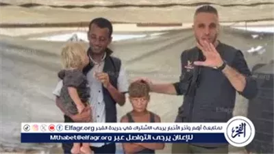 مصر تنتصر للبراءة.. رعاية عاجلة لطفل غزة الذي حمل شقيقه تحت القصف