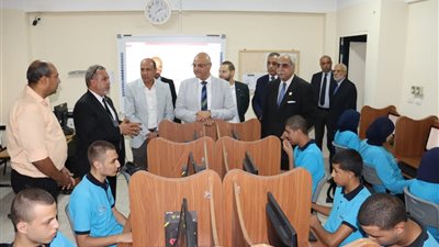 أيمن عطية يتفقد مدرسة إيجيبت جولد بالعبور: إعداد جيل جديد من صناع الذهب