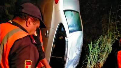 مصرع زوجين وإصابة ابنهما في انقلاب سيارة بترعة بالبحيرة