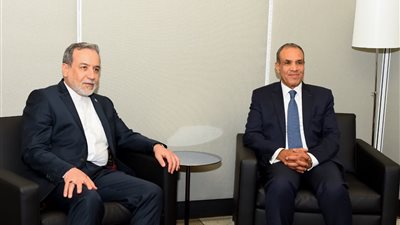 وزير الخارجية يلتقي مع نظيره الإيراني على هامش اعمال الجمعية العامة للأمم المتحدة