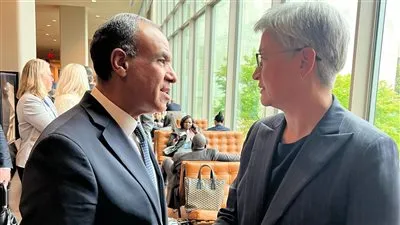 وزير الخارجية والهجرة يلتقي بنظيرته الأسترالية