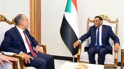 وزير الخارجية يلتقي رئيس الوزراء السوداني
