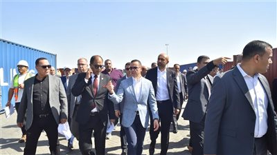 وزير الاستثمار والتجارة الخارجية يتفقد ميناء العين السخنة ويتابع سير العمل بمنظومة الفحص المشترك