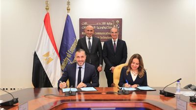 وزيرا الاتصالات والتعليم يشهدان توقيع مذكرة تفاهم مع شركة 