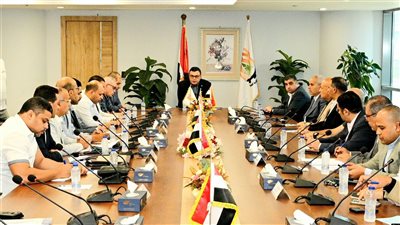 وزير الاسكان يعقد اجتماعا مع رؤساء أجهزة عددٍ من مدن شرق القاهرة لمتابعة ملفات العمل
