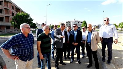 عقب جولته بمدينة القاهرة الجديدة.. وزير الإسكان يتفقد محاور وطرق مدينة الشروق