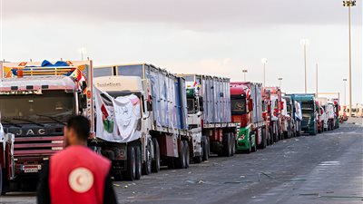 مدد جديد لغزة.. الهلال الأحمر المصري يدفع 400 شاحنة تحمل أكثر من 9 آلاف طن مساعدات عاجلة عبر قوافل 