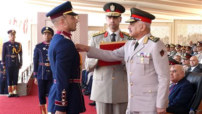 وزير الدفاع والإنتاج الحربي يشهد حفل تخرج دفعات جديدة من الكليات العسكرية