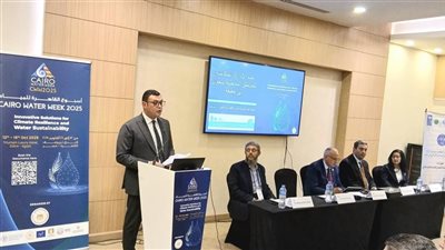 وزير الإسكان يستعرض جهود الوزارة في مشروع تعزيز التكيف مع تغير المناخ