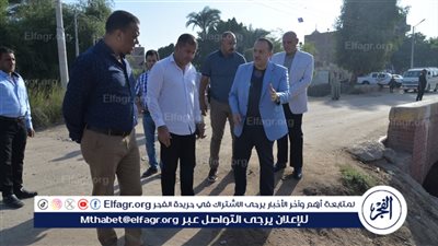 محافظ أسيوط يتفقد موقع حادث سقوط تروسيكل بمصرف قناطر حواس بمنقباد 