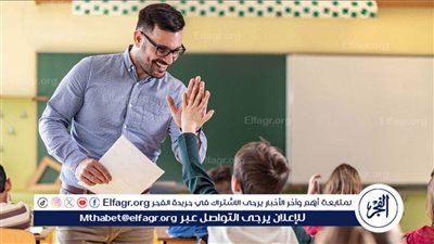 كيف غيرت السوشيال ميديا نظرة الطلاب للمعلمين؟.. أستاذ علم نفس تربوي يوضح 