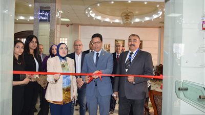 رئيس جامعة بنها يفتتح معرض مشروعات طلاب العلوم الإنسانية ضمن فعاليات المؤتمر الرابع للدراسات العليا