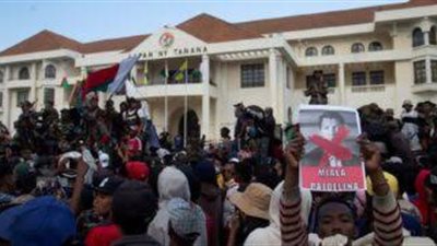 مدغشقر على مفترق طرق: الجيش يتسلم الحكم وسط دعوات للحوار والانتقال السلمي