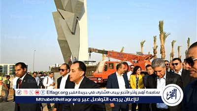 عاجل- رئيس الوزراء يطمئن ميدانيا على الانتهاء من أعمال تطوير المنطقة المحيطة بالمتحف المصري الكبير والطرق المؤدية إليه