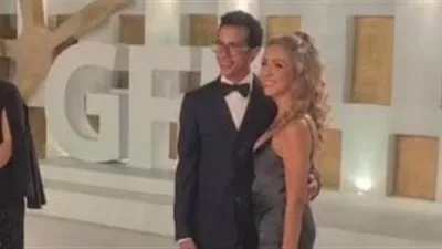 طه دسوقي يخطف الأضواء في افتتاح مهرجان الجونة ويدعو لغزة