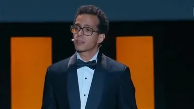 بالصور.. طه دسوقي يشعل افتتاح الجونة بعرض كوميدي ساخر