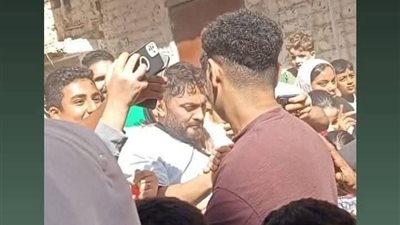 تامر حسني يحقق حلم طفلة من القليوبية مصابة بالسرطان بزيارة مفاجئة لمنزلها