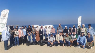 جهاز شئون البيئة بالإسكندرية ينفذ حملة لتظيف شاطئ سيد درويش بالأنفوشى