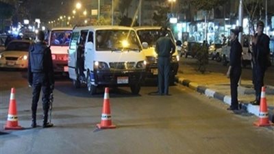 المشدد 10 سنوات لـ 16 متهم انتحلوا صفة رجال شرطة ونصبوا كمينًا مزيف بالطريق الصحراوي