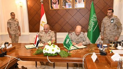  رئيس أركان حرب القوات المسلحة يعود إلى أرض الوطن بعد إنتهاء زيارته الرسمية للمملكة العربية السعودية 