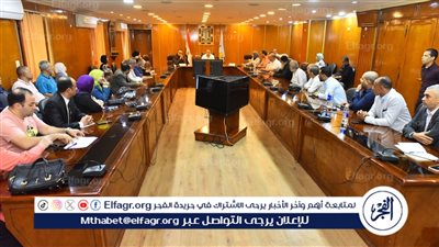 محافظ أسيوط يعقد اجتماعا مع مسئولي الجمعيات الأهلية لبحث تطوير منظومة النظافة 