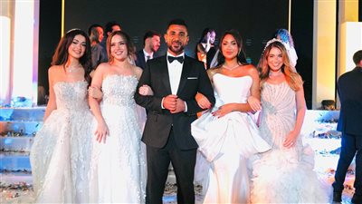 أحمد سعد يتصدر الترند مرتديًا بدلة زفاف وبجواره 4 عرائس