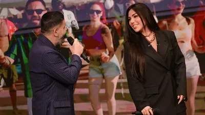 بالصور.. لولا جفان تشعل استديو القاهرة اليوم بأغاني عدوية وفاطمة عيد وتقدم مع ادوار 