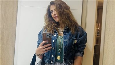 هيدي كرم تخطف القلوب بإطلالة كاجوال ساحرة