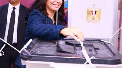 مايا مرسي تدلي بصوتها في انتخابات مجلس النواب: المشاركة واجب وطني وتجسيد لوعي المصريين