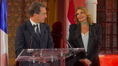 يسرا تتسلم وسام الشرف الفرنسي من السفارة الفرنسية بالقاهرة