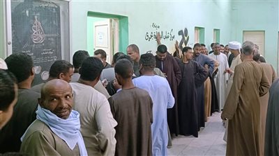 إقبال متزايد من أهالي أسوان على لجان الاقتراع وسط متابعة لحظية من المحافظ