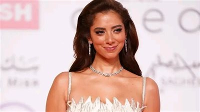 داليا شوقي تخطف الأنظار في مهرجان القاهرة بإطلالة بيضاء ساحرة 