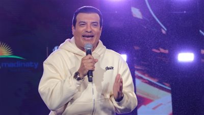 إيهاب توفيق يواصل نجاحاته بحفل جماهيري كامل العدد في مدينتي (صور)