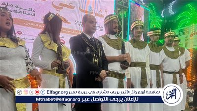 عاجل- مرشح لمجلس النواب بالدقهلية يثير الجدل بالظهور بالزي الفرعوني خلال حملته الانتخابية
