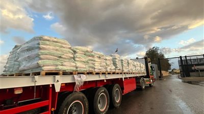 الهلال الأحمر المصري يسيّر قافلة «زاد العزة» الـ73 محمّلة بإمدادات شتوية وغذائية عاجلة لدعم أهالي غزة