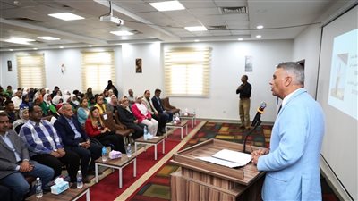 محافظ أسوان: تمكين ذوى الهمم «رسالة وطنية» فى مبادرة أسرتى قوتى