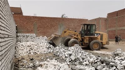 محافظ الغربية يتابع عبر البث المباشر إزالة 21 حالة تعدٍ على أراضي الدولة والزراعات