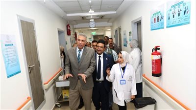 محافظ أسوان يتفقد مستشفى الرمد ويشيد بجودة خدمات التأمين الصحي الشامل