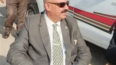 رئيس حي شرق شبرا الخيمة يباشر عمله من الشارع لتسهيل التواصل مع الأهالي